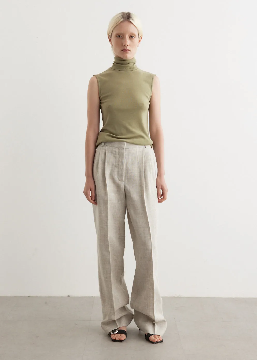 Fine Merino Sleeveless Turtleneck Top